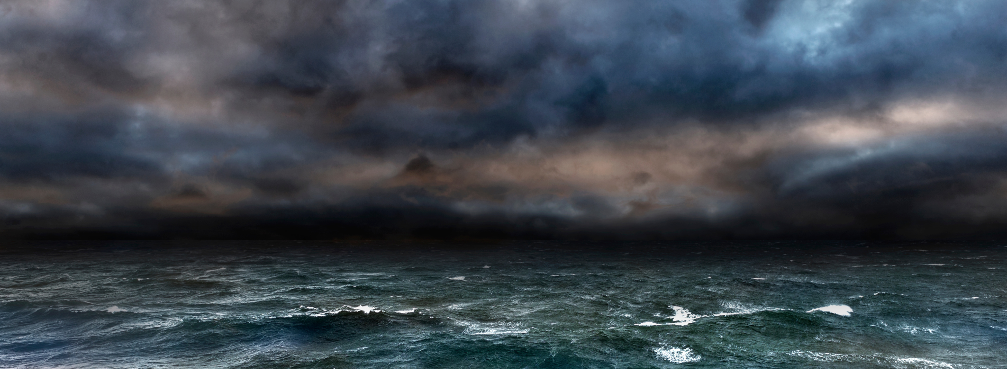 Tauchgang Kollektion – stürmisches Meer mit dramatischem Himmel, edle Unterwasserwelt Designs auf Schwarz von Schwarzjuwel
